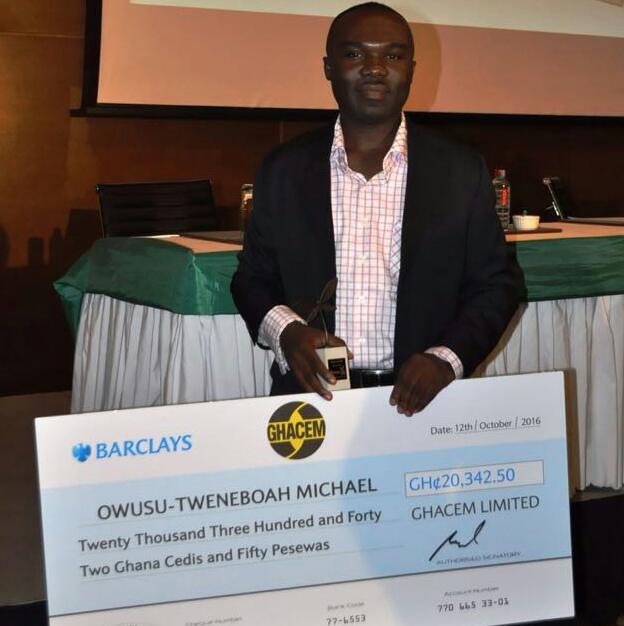 Mr Owusu Tweneboah with his Award